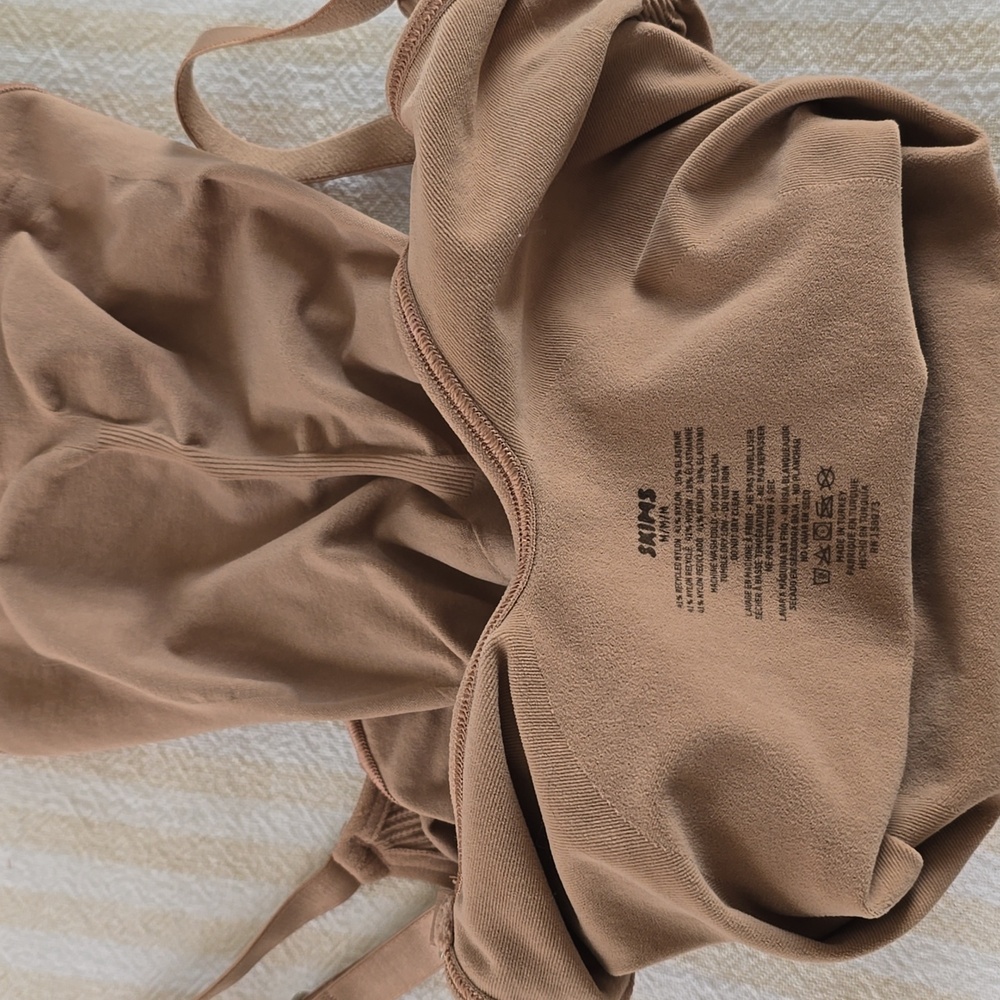 SKIMS Seamless Sculpt Brief Bodysuit Size:Medium Sienna - Picture 9 of 9
